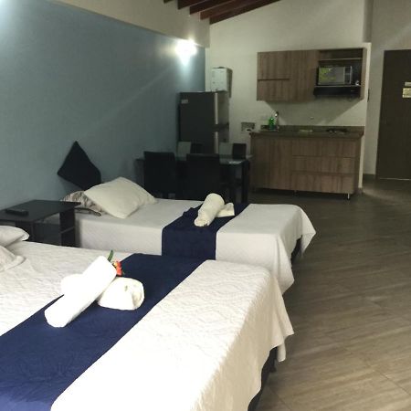 Apartahotel Avanti 메딜린 외부 사진