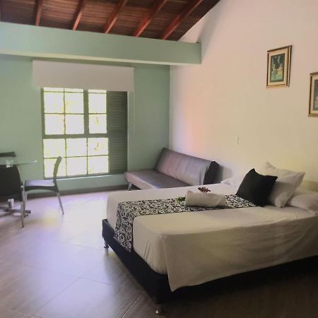 Apartahotel Avanti 메딜린 외부 사진