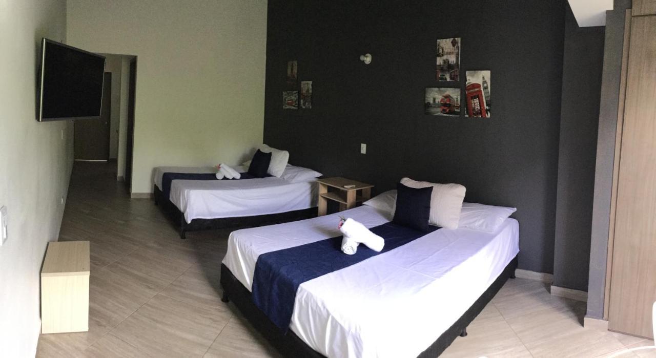 Apartahotel Avanti 메딜린 외부 사진