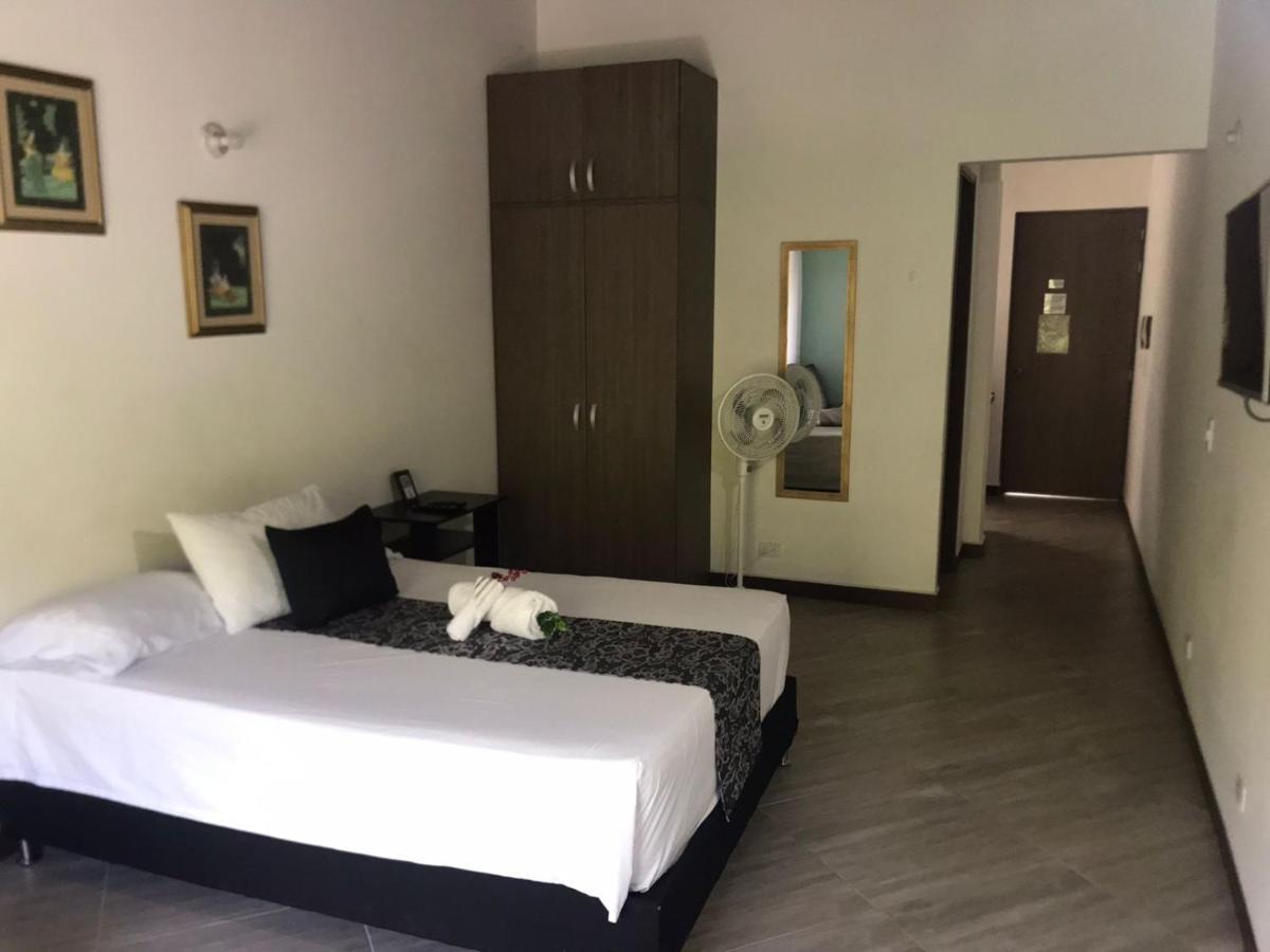 Apartahotel Avanti 메딜린 외부 사진