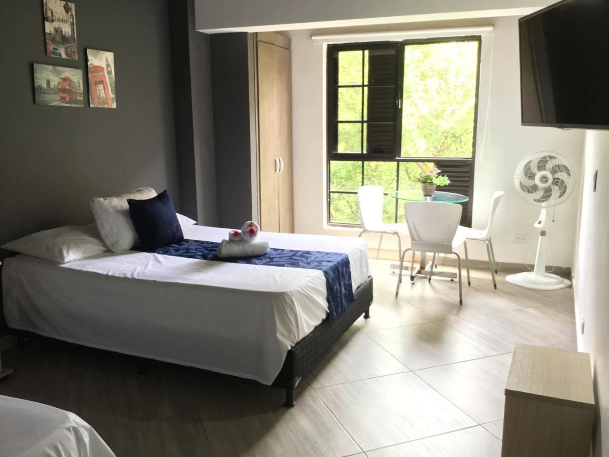 Apartahotel Avanti 메딜린 외부 사진